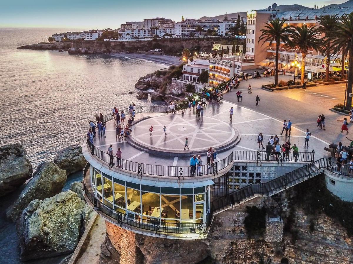Loft Moderno Y Acogedor Centrico Y Silecioso Lägenhet Nerja Exteriör bild