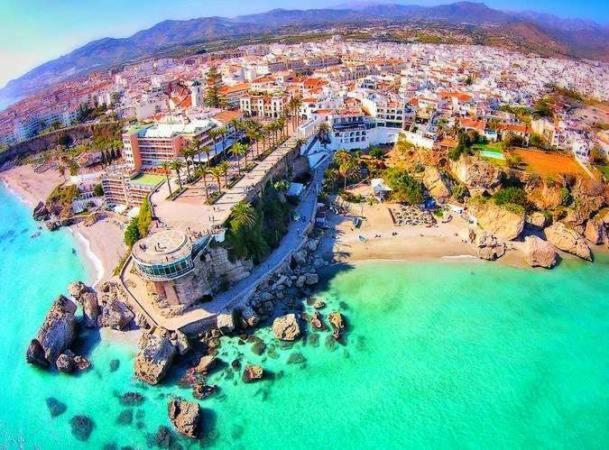 Loft Moderno Y Acogedor Centrico Y Silecioso Lägenhet Nerja Exteriör bild
